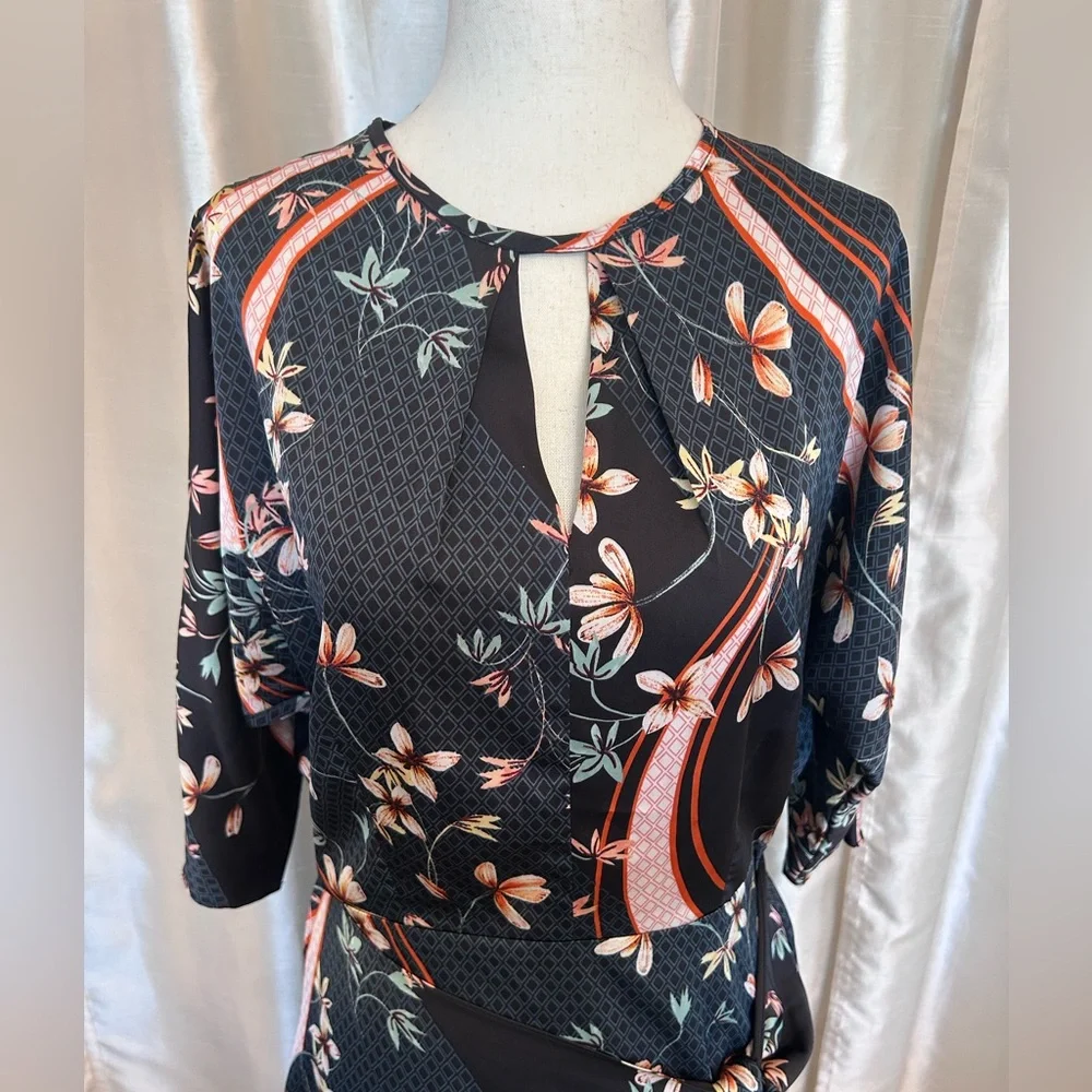 Maggy London Faux Wrap Dress Size 6 - Navy Flame Print Keyhole Detail